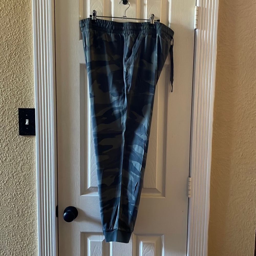 Camouflage joggers. They won’t see you coming 🏃‍♀️